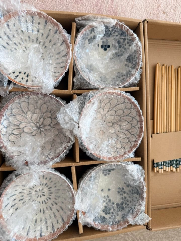 Brand New 6-Piece Japanese Ceramic Bowl Set with Chopsticks - photo 2