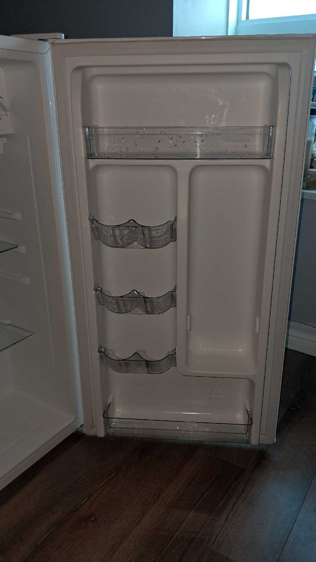 Galanz Mini Fridge - photo 3