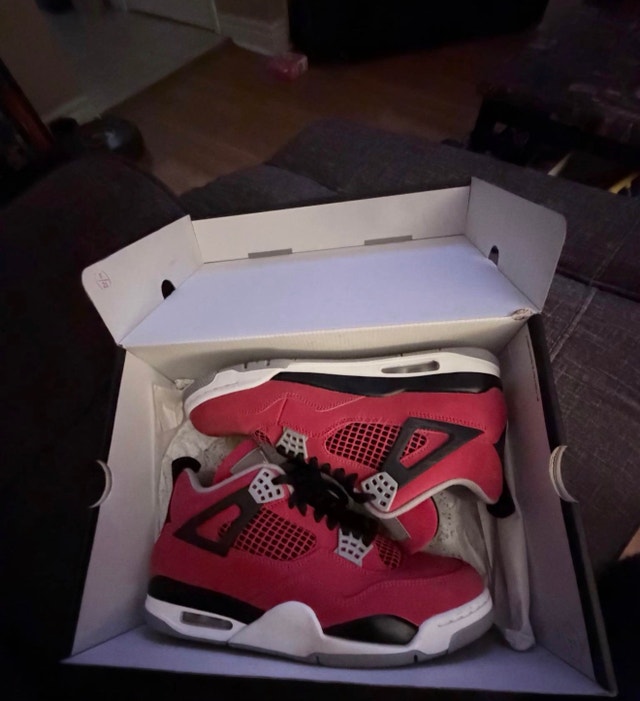 Jordan 4 Retro Fire Red/White - Size 8.5 - photo 2