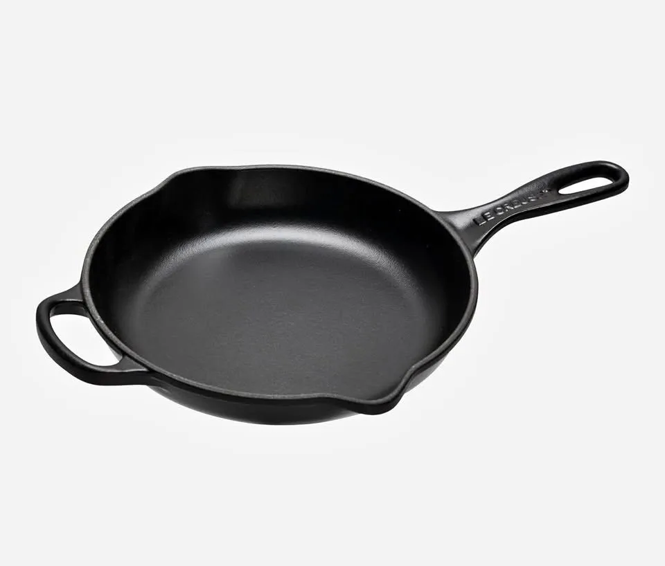 Le Creuset Skillet, Black—NEW, DOWNTOWN thumbnail