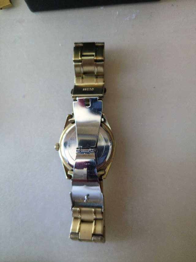 Guess Gold Watch Water Resistant - photo 3