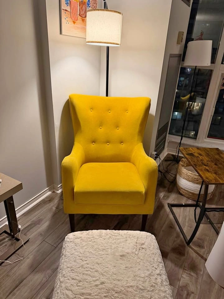 Beautiful Structube Accent Chair