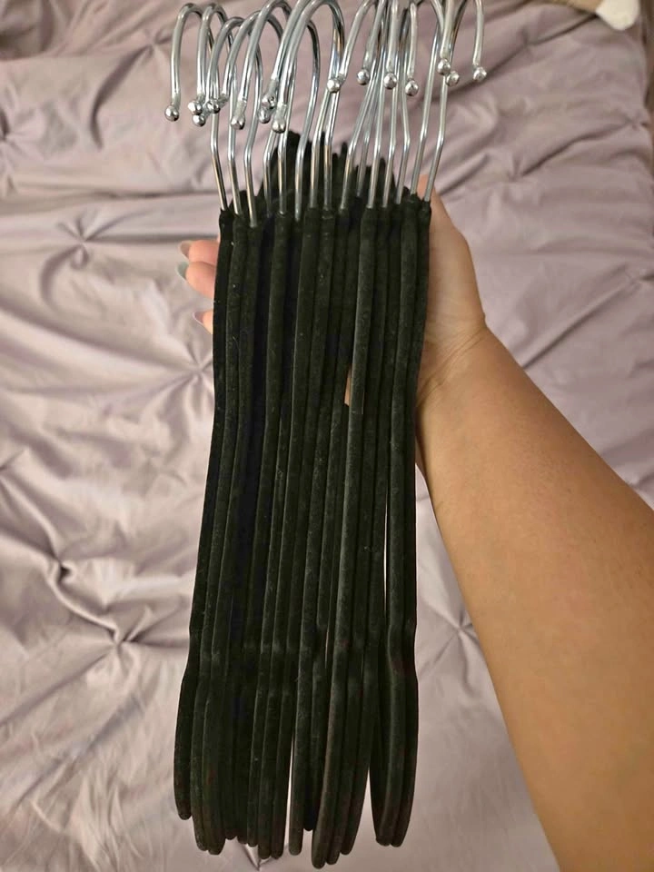 Set of 15 Velvet Hangers (Black)