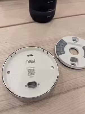 Gen 2 Nest Thermostat - photo 2