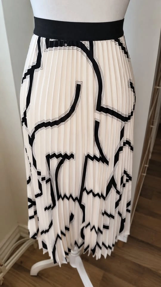 H&M Pleated Midi Skirt – Cream & Black Graphic Print, Size S