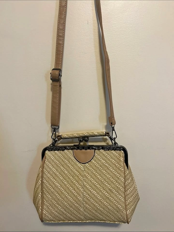 Vintage-style straw and faux leather kiss lock crossbody bag - photo 2
