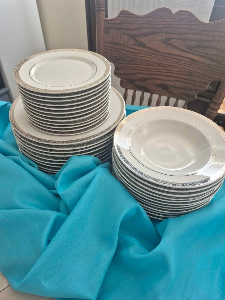 Martha Stewart 36-Piece Dinnerware Set - photo 2