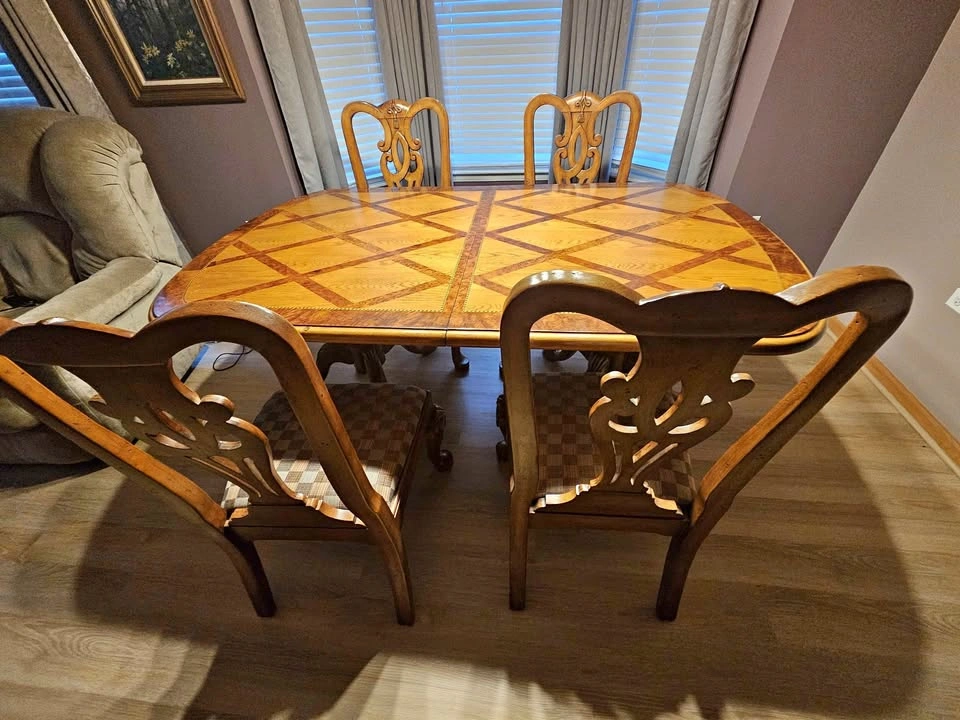 Traditional Wood Dining Table with 4 Chairs