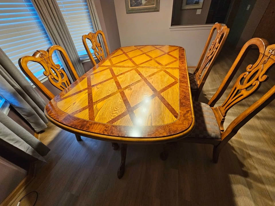 Traditional Wood Dining Table with 4 Chairs - photo 3