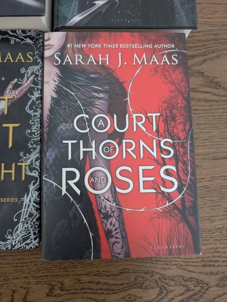 A Court of Thorns and Roses Hardcover Set 1st Edition - photo 3