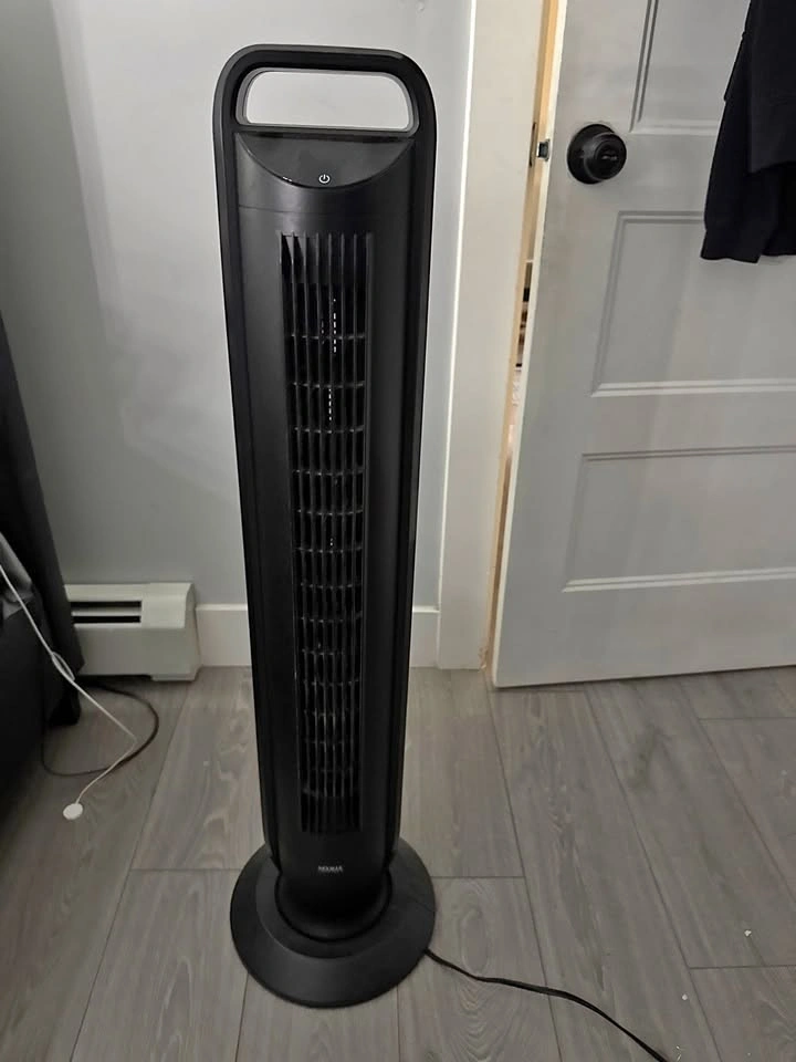 Seville Classics UltraSlimline 40 inch Tower Fan with Remote