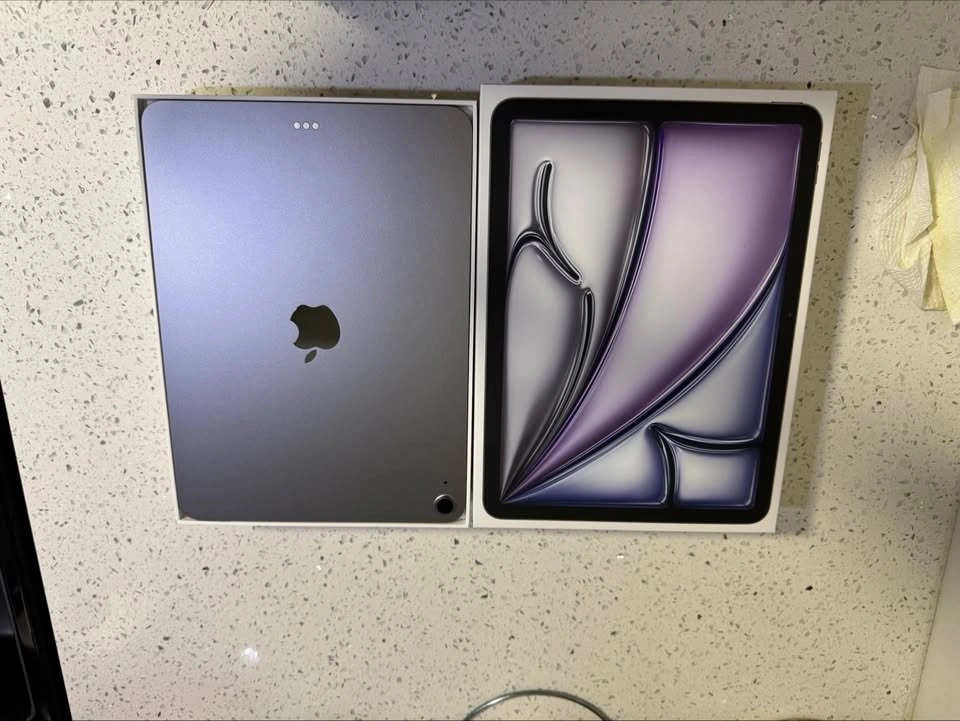 iPad Air 11 inch M3 256GB Wi-Fi + Apple Pencil Pro Bundle - photo 2