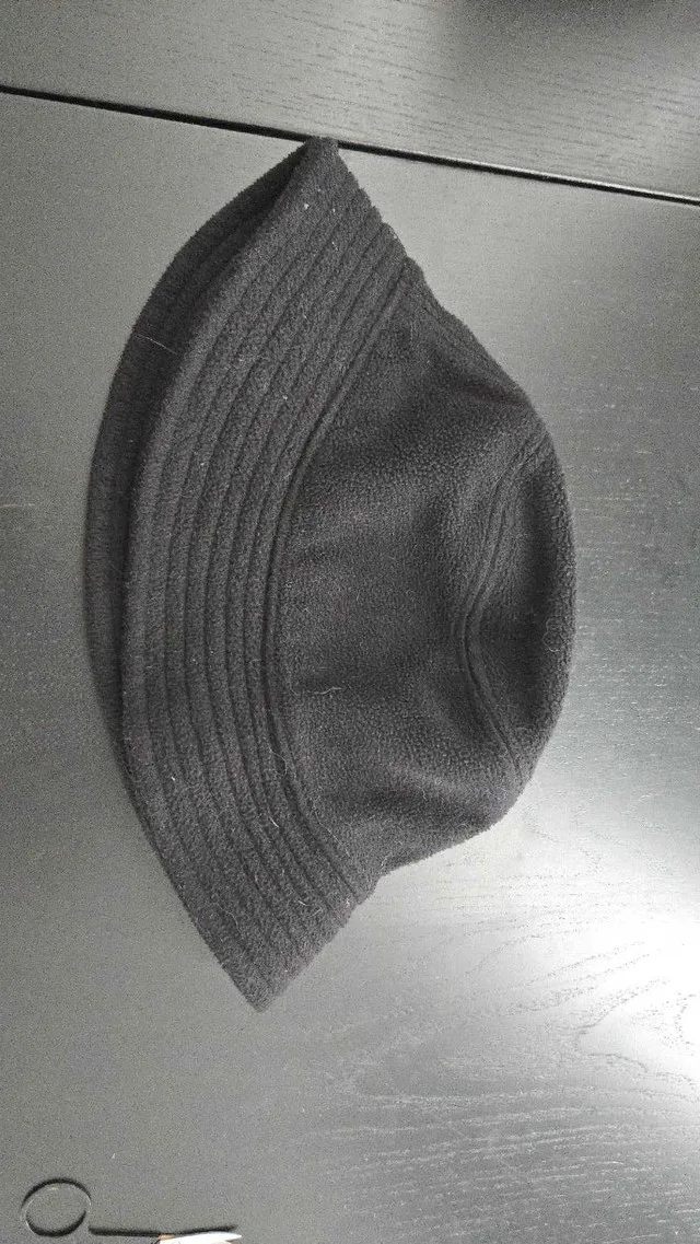 H&M Divided black Angelic bucket hat image indicator(2)