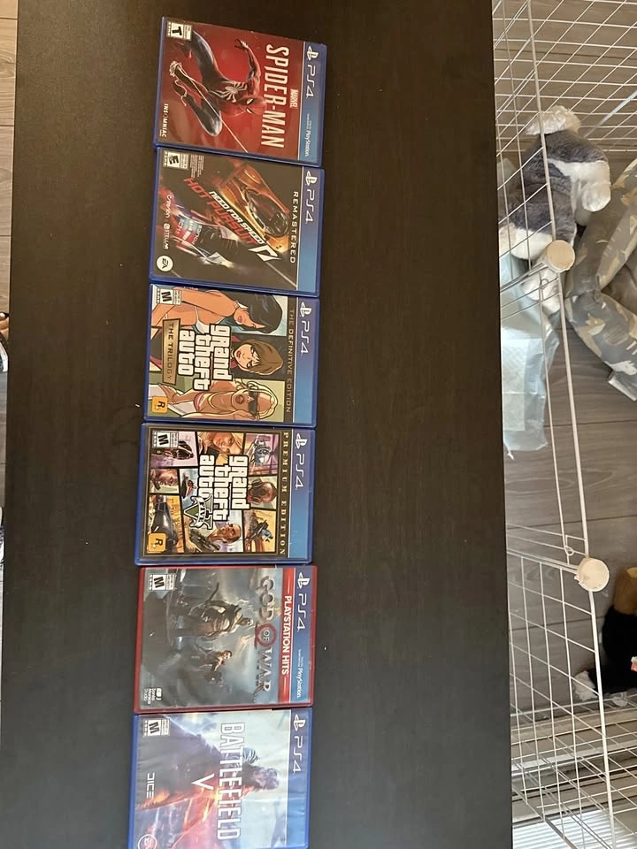 Sony PS4 Console + 2 Controllers + 6 Games - Like New