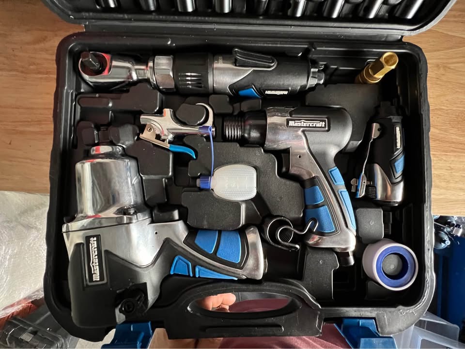 Mastercraft Air-Powered Tool Kit 71 Pieces - photo 2