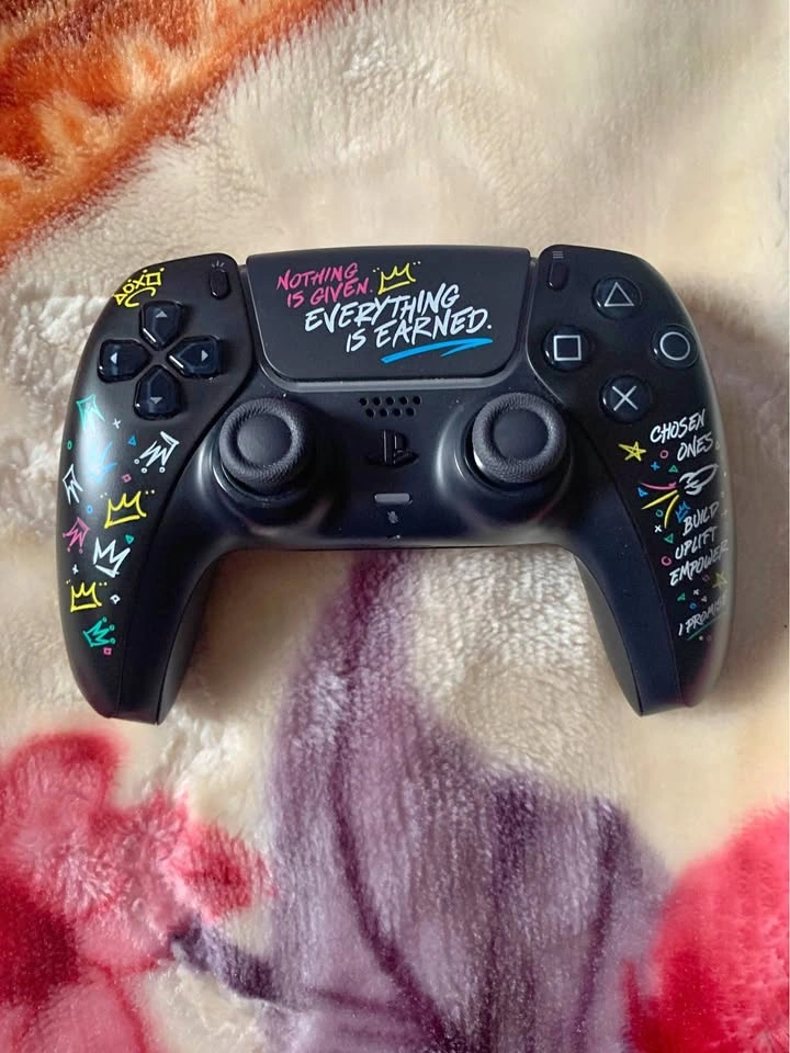 DualSense Lebron James Limited Edition PS5 Controller - photo 2