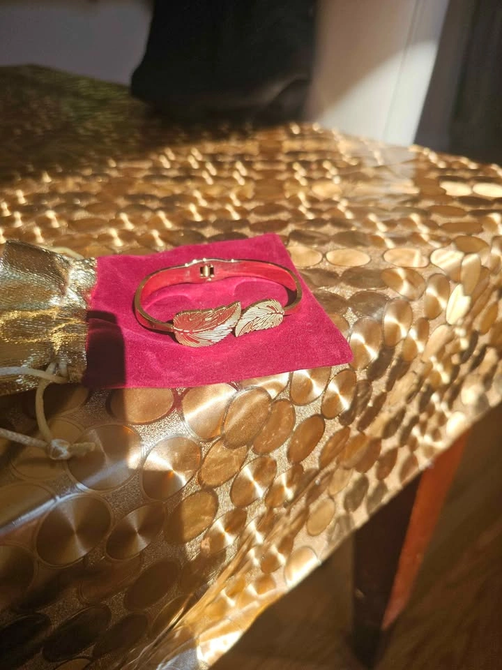 Gold Leaf Bangle Bracelet - photo 4