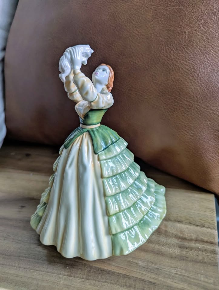 Royal Doulton Pretty Ladies "Emily" Figurine - photo 2