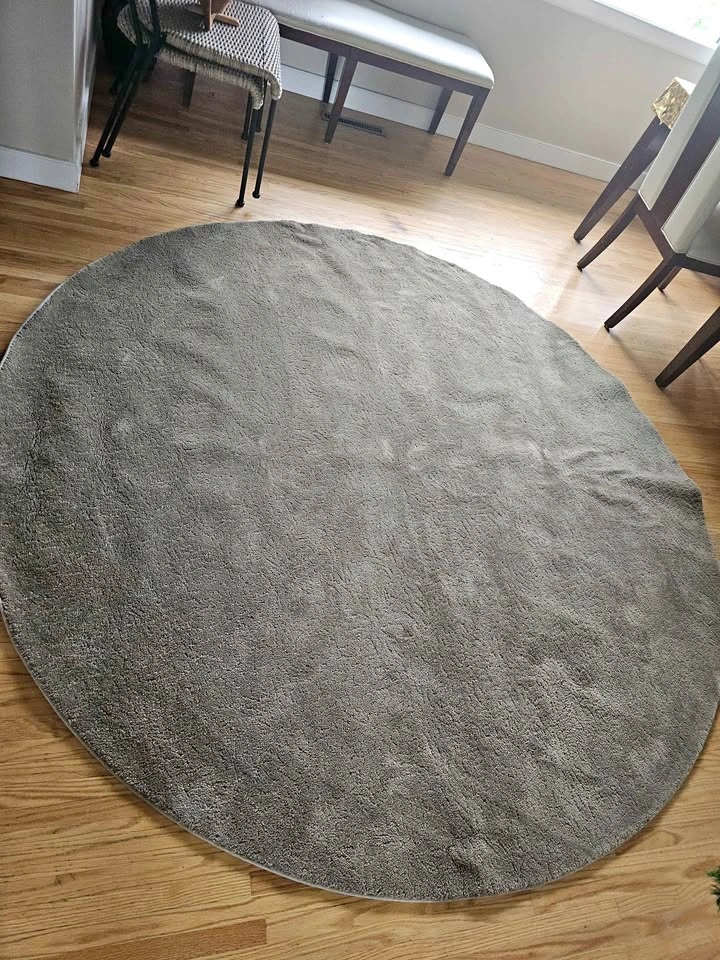 7.5' Round Taupe Area Rug