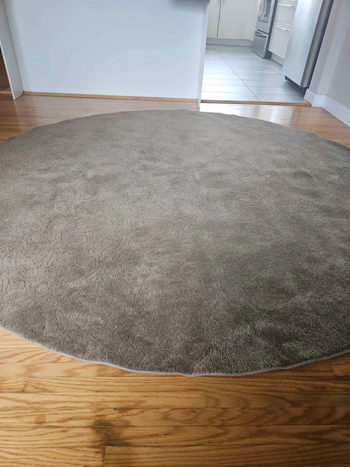 7.5' Round Taupe Area Rug - photo 3