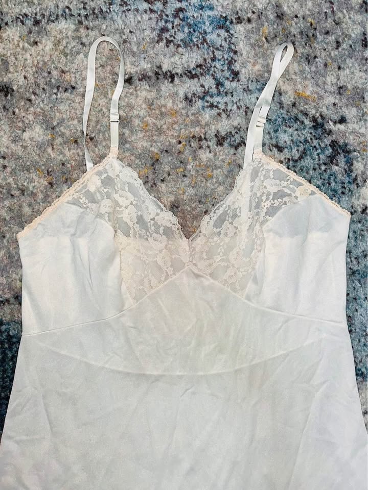 Soft Off-White Dress Slip with Lace. - photo 2