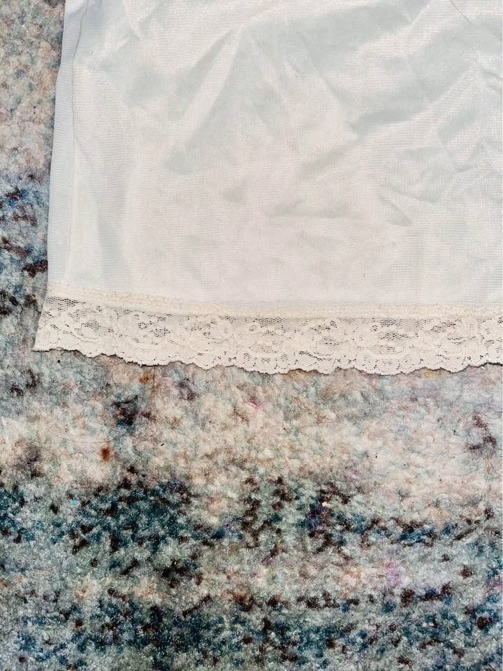 Soft Off-White Dress Slip with Lace. - photo 3