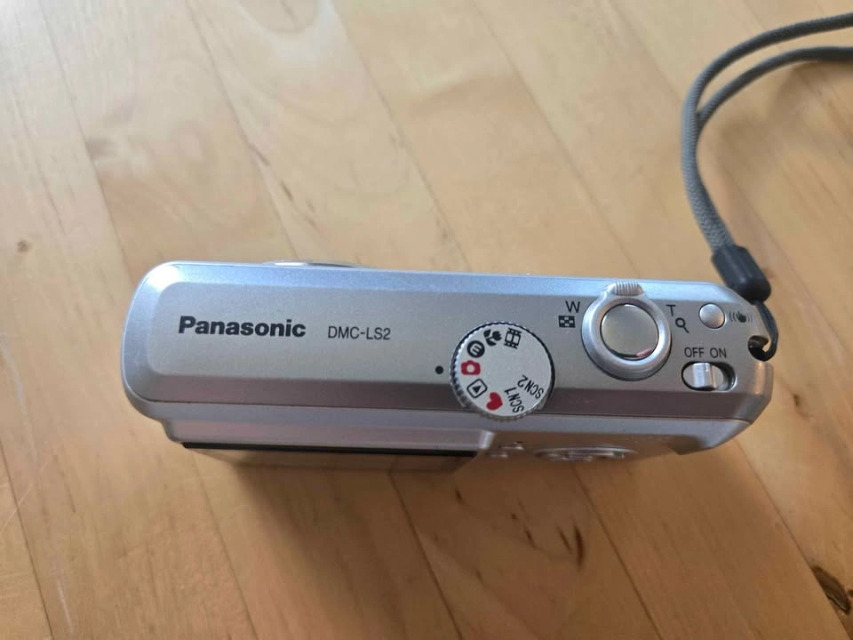 Panasonic Lumix DMC-LS2 (Digital Camera) - photo 2