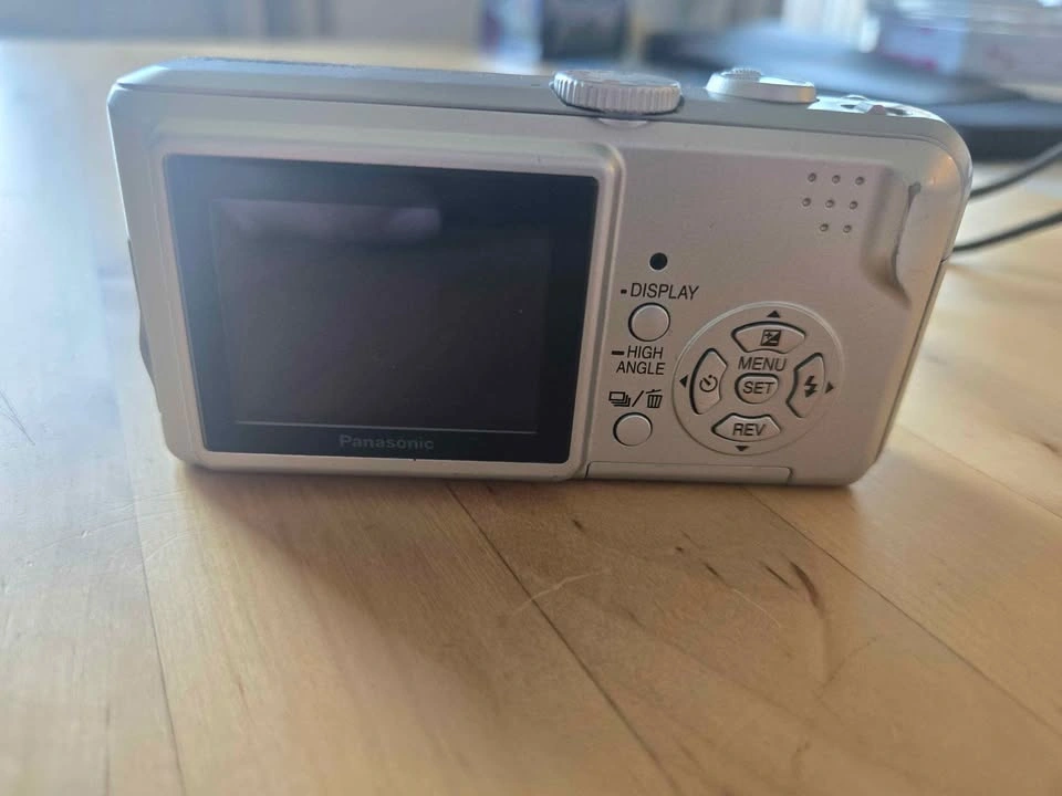 Panasonic Lumix DMC-LS2 (Digital Camera) - photo 3