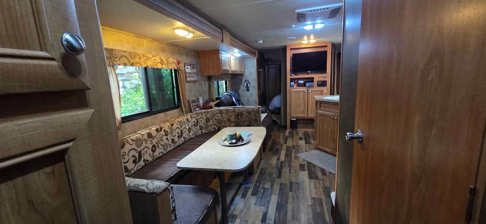 2016 Shasta Oasis Trailer + Lot at Lakeside Resort - photo 4