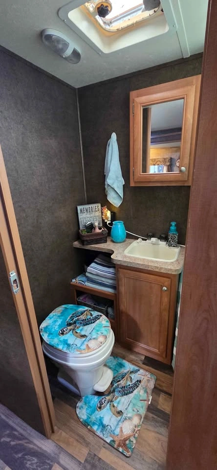 2016 Shasta Oasis Trailer + Lot at Lakeside Resort - photo 5