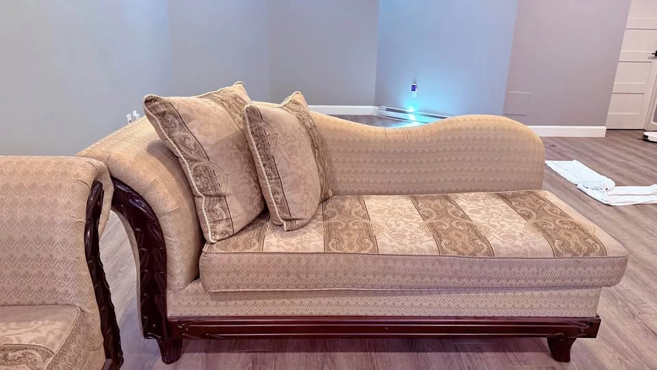 For Sale: 3 pc Living Room Sofa Set