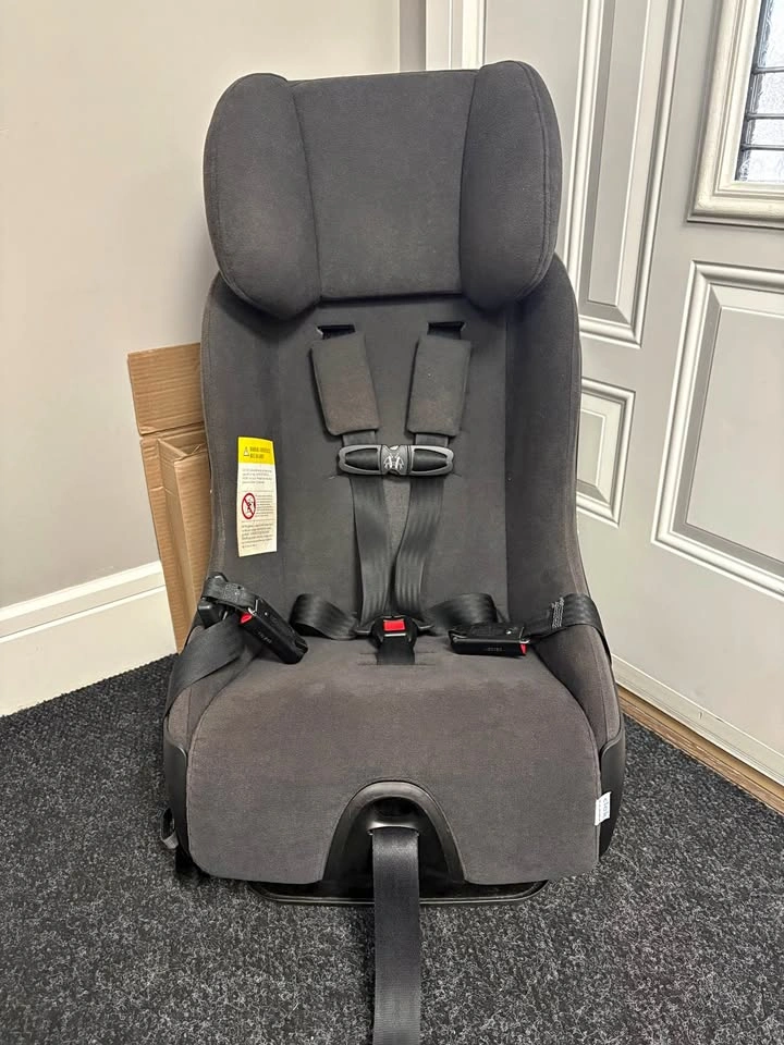 Clek Fllo Convertible Car Seat