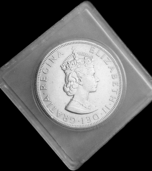 1964 One Bermuda Crown Silver Coin - photo 2