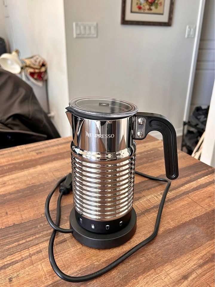 Nespresso Aeroccino 4 Milk Frother - Like New