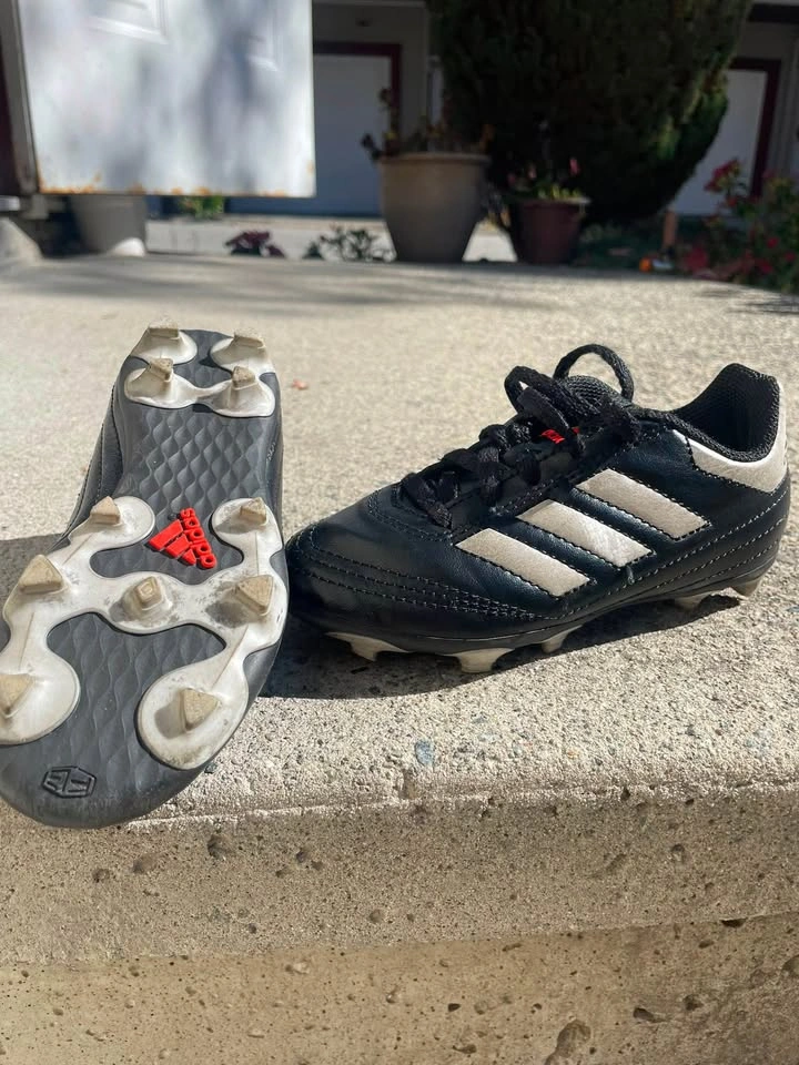 Adidas Kids Soccer Cleats Size 10.5K - photo 3
