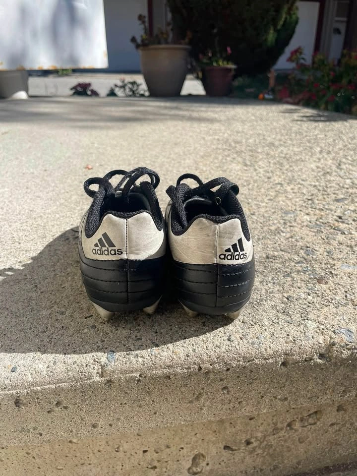 Adidas Kids Soccer Cleats Size 10.5K - photo 5