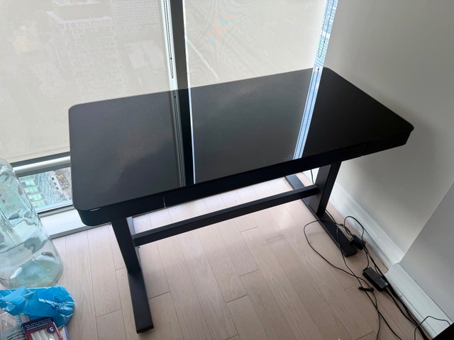 Tresanti 47" Adjustable Height Desk - LED & Glass Top - photo 2