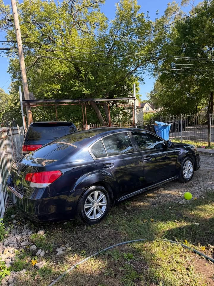2012 Subaru Legacy · 2.5i Premium Sedan 4D - photo 2