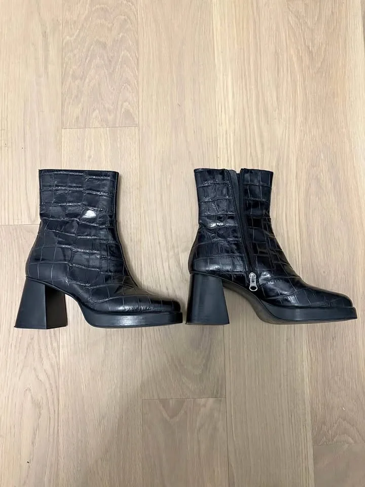 L’intervalle black boots