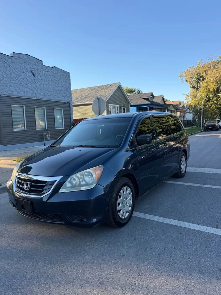 2010 Honda Odyssey · Touring Minivan 4D - photo 2