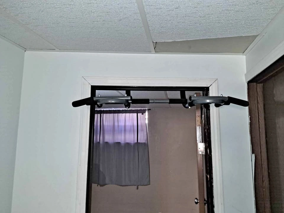 Pull up bar