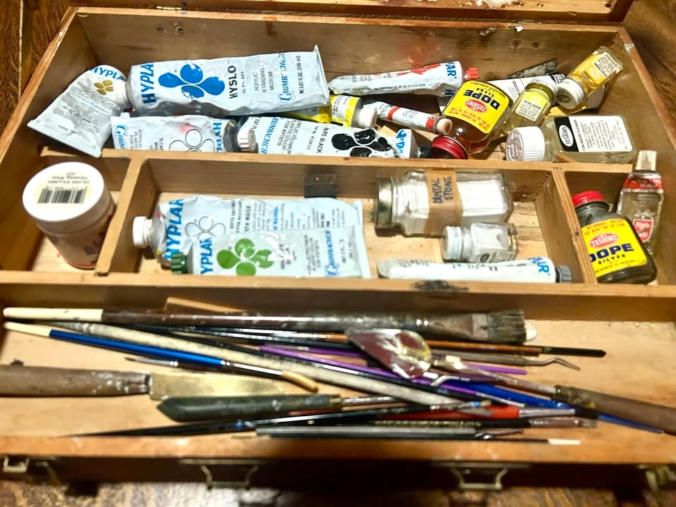 FREE Vintage Artist Wood Box, Brushes & Painting Supplies - photo 2