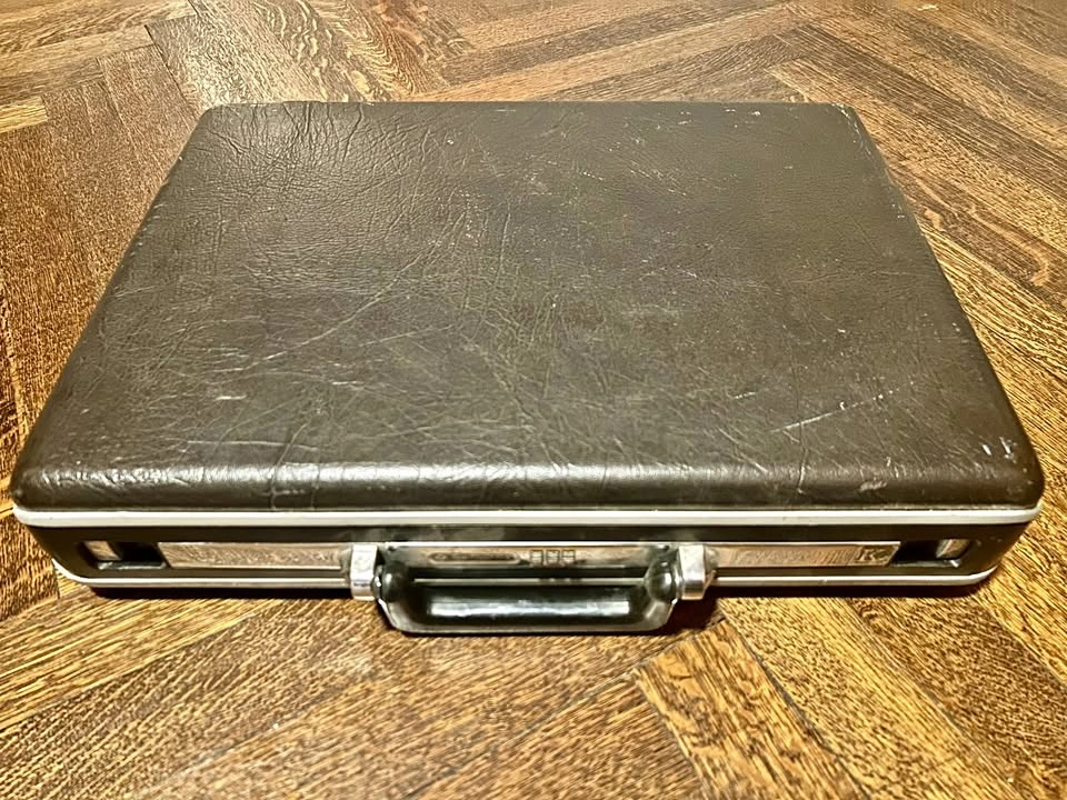 Vintage Samsonite Hardshell Briefcase (Black/Chrome)