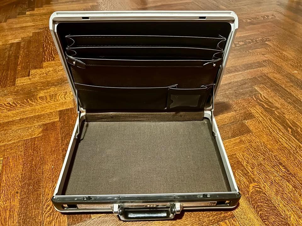 Vintage Samsonite Hardshell Briefcase (Black/Chrome) - photo 2