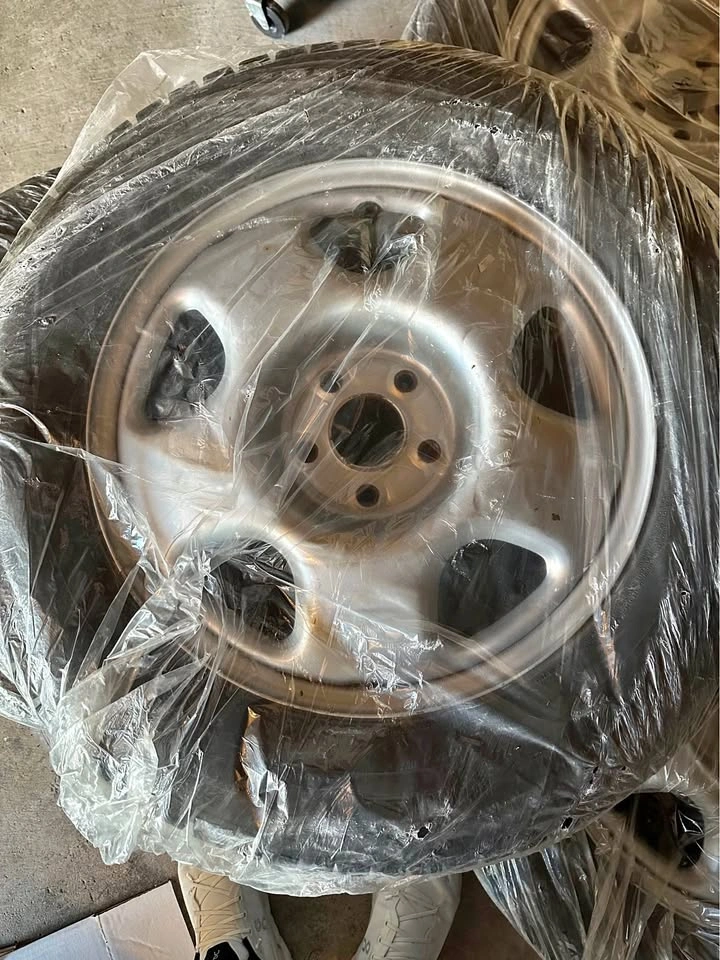 225/65/17 Bridgestone Winter Tires & Rims + Autel TPMS