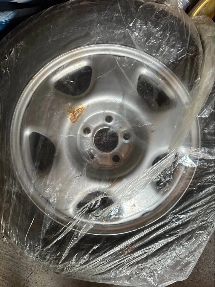 225/65/17 Bridgestone Winter Tires & Rims + Autel TPMS - photo 3