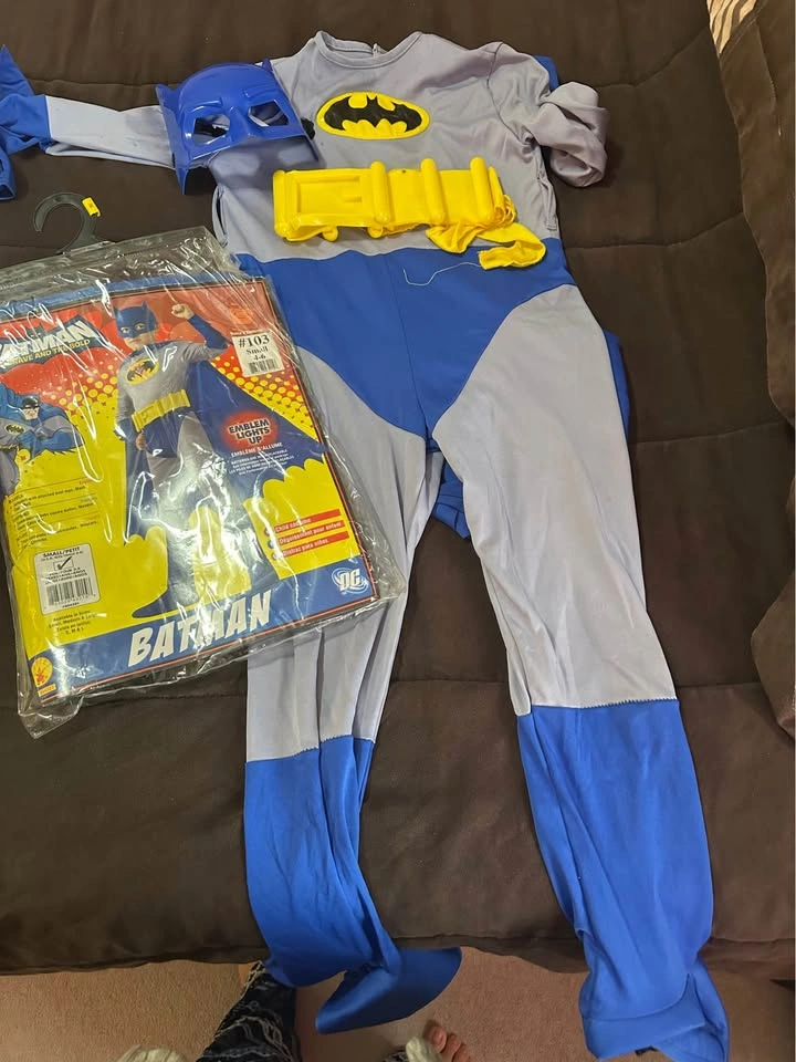 Batman costume Small 4-6 Yrs - photo 2