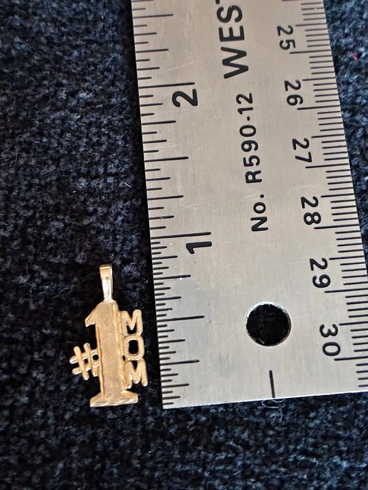 Vintage 10K Solid Yellow Gold "#1 Mom" Pendant Charm
