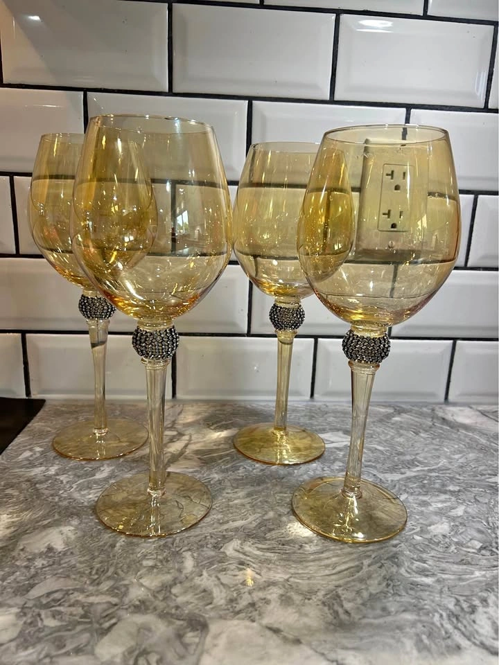 Bombay Company Amber Gold Wine Glasses – Set of 4