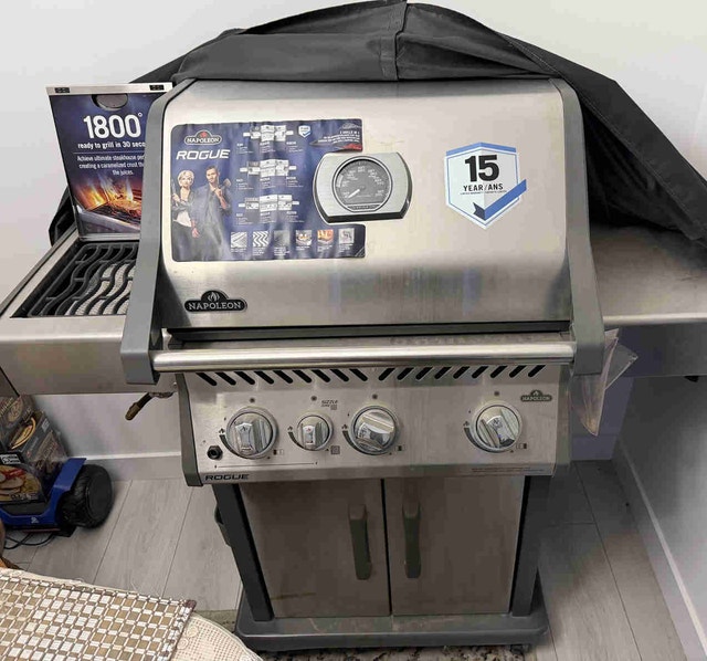 BRAND NEW Napoleon Rogue SE 425 BBQ w/ Infrared Sizzle Burner